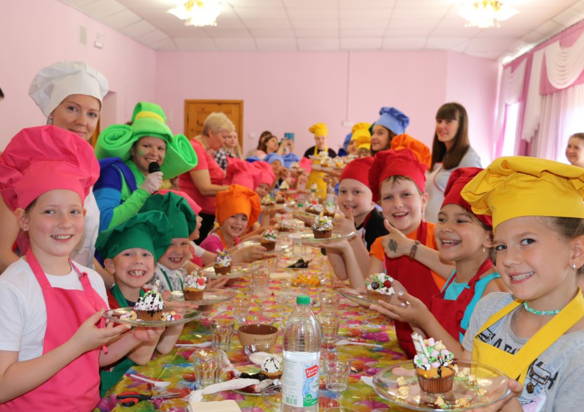 Сотрудники Кинокомпании «Союз Маринс Групп» дарят радость детям