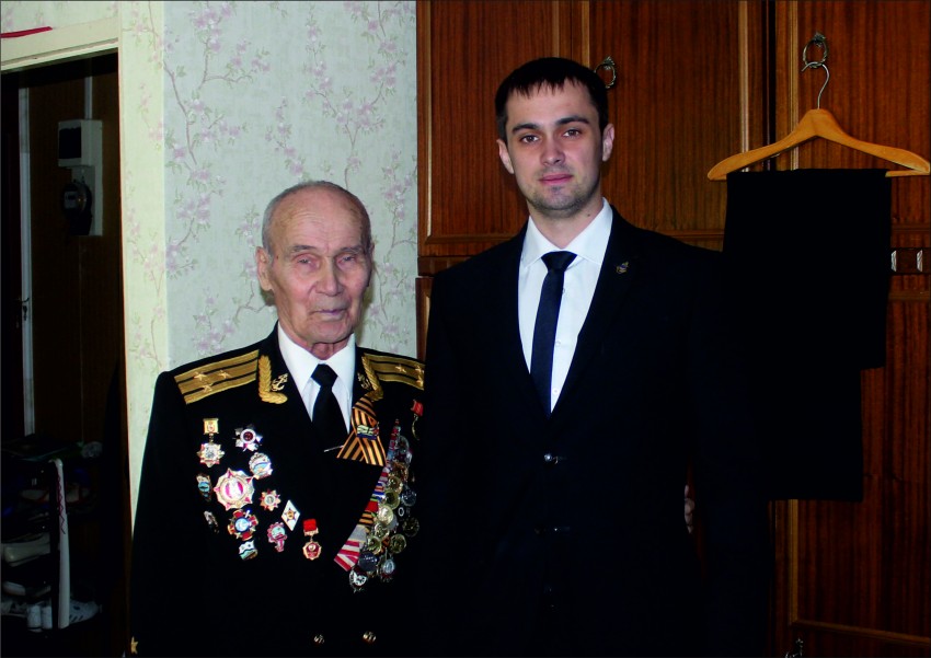 Сотрудники компании «Металлоптторг» поздравили ветерана Великой Отечественной войны с Днем Победы